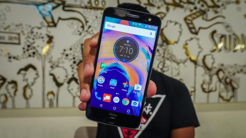 Deal: Motorola offers $150 off some Moto Z phones while slamming Samsung