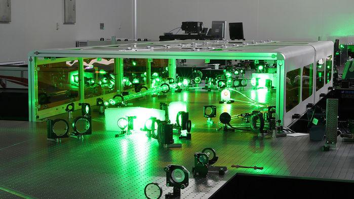 [Перевод] Физики планируют построить лазеры огромной мощности, способные разорвать пустое пространство