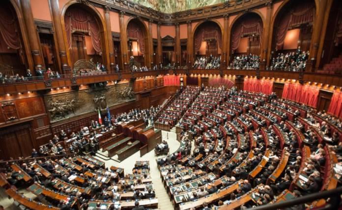 Парламент Италии легализовал регистрацию сделок в распределенном реестре