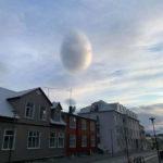 116733 Огромное облако-яйцо зависло над городом в Исландии