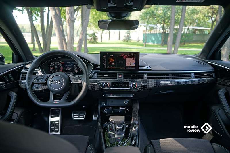 Тест Audi A4 2021. Сбалансированный седан.