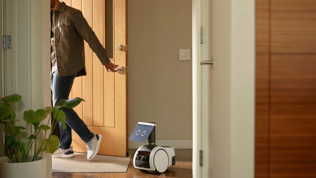 Устройства от Amazon – робот, экран для детей и умная рамка