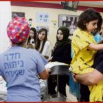 145054 Медицина на грани фантастики: израильские врачи отделили голову девочки от позвоночника, чтобы спасти ей жизнь